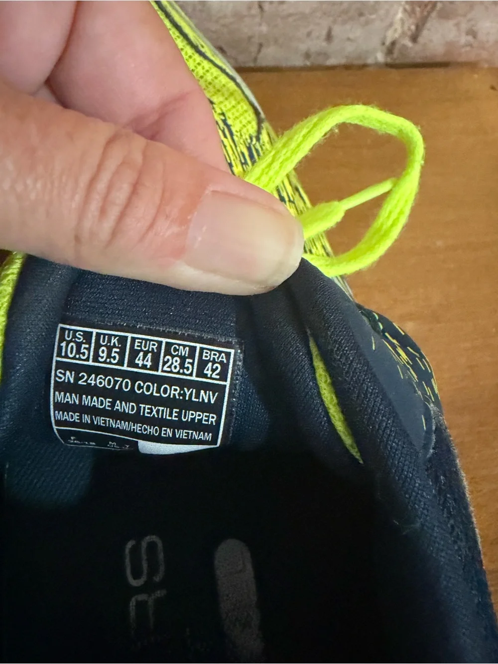 Skechers fluorescent yellow and navy pickleball shoe size 10.5
